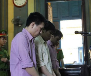 Xách dao chém chết người vì bị làm ồn rồi… nhậu tiếp
