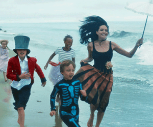 Angelina chia sẻ bộ ảnh tuyệt đẹp bên gia đình
