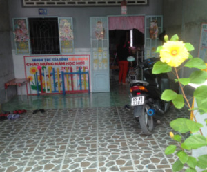 Bé 13 tháng tuổi hôn mê vì bị ngã ở nhà trẻ
