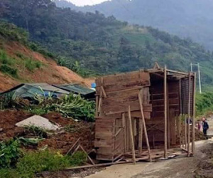 Lở núi trong đêm, hàng chục người dân thoát nạn