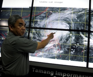10.000 người Philippines phải bỏ nhà vì bão