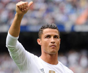 Real soán ngôi đầu trong ngày Ronaldo phá kỷ lục của Raul