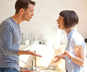 Vợ chồng lục đục vì chuyện mua quà tặng cô ngày 20/10