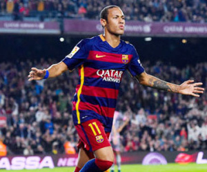 Neymar cam kết sẽ ký hợp đồng mới với Barca