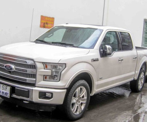 Xe bán tải khổng lồ Ford F-150 Platinum xuất hiện ở Sài Gòn