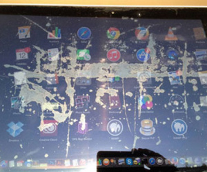 Apple hoàn tiền, thay mới miễn phí màn hình cho MacBook Pro