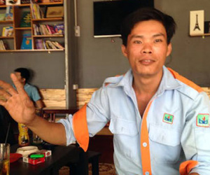 Cậu bé bị tố chiếm đoạt tờ vé số trúng giải an ủi