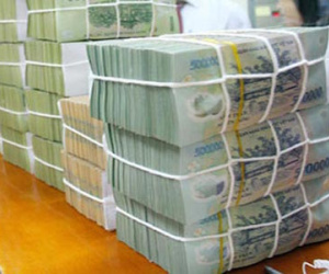 Cựu công an cùng vợ lừa gần 3 tỷ