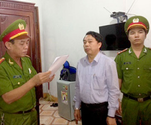 Nguyên chủ tịch huyện bị khởi tố vì "làm xiếc" với đất công