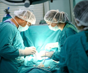 Bé gái bị xe đâm ngưng tim, ngưng thở "hồi sinh" ngoạn mục