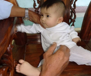 Bỏ rơi trẻ có thể bị phạt 15 triệu đồng