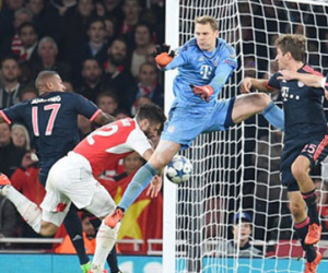 Giroud thừa nhận ghi bàn bằng tay vào lưới Bayern