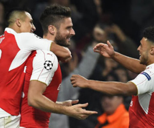 Neuer mắc sai lầm, Bayern thua trắng Arsenal