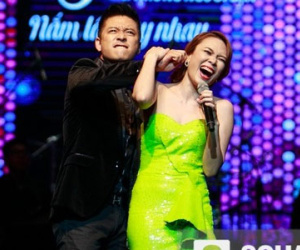 Tuấn Hưng véo tai Mỹ Tâm giữa sân khấu