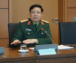 Bộ trưởng Phùng Quang Thanh: Không theo nước lớn này mà quay lưng nước lớn khác