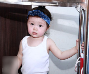 Con gái Elly Trần cực dễ thương trong lần đầu xuất hiện ngoài đời thường