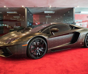 Lamborghini Aventador độ giả da cá sấu