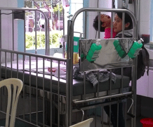 2 bé sinh đôi bị mẹ cho uống thuốc diệt cỏ: Ba cháu bé xin xuất viện