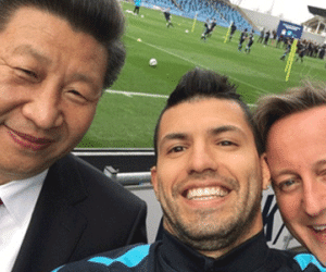 Chủ tịch Trung Quốc chụp "tự sướng" cùng ngôi sao Man City