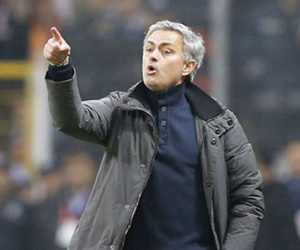Jose Mourinho bạc với phụ nữ, phũ với trẻ em