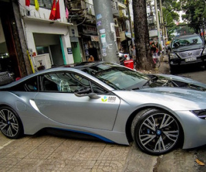 BMW i8 màu bạc đầu tiên giá 5,5 tỷ đồng ở Sài Gòn
