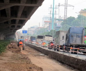 Hà Nội xén thảm có chống... tắc đường