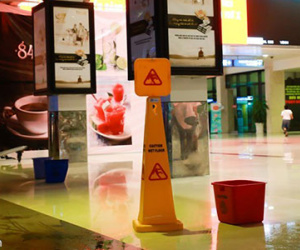 "Không thể chấp nhận sân bay dột do trời mưa"