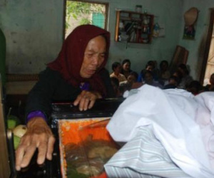 Lời khai ban đầu của nhóm nghi can ném đá chết công an