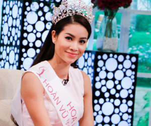 Phạm Hương "phản pháo" nghi án phẫu thuật thẩm mỹ