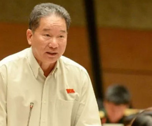 "Anh này nhìn vợ tôi đắm đuối, tôi kiện, tòa có xử hay không?"