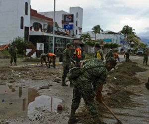 Bão Patricia suy yếu sau khi phá sập hàng chục ngôi nhà