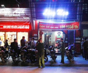 Đi hát karaoke, bị đâm trọng thương