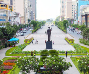 Đường Nguyễn Huệ - Dòng kênh thành quảng trường đi bộ đầu tiên
