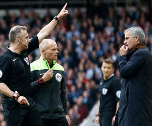 Tại sao Mourinho bị đuổi giữa trận gặp West Ham
