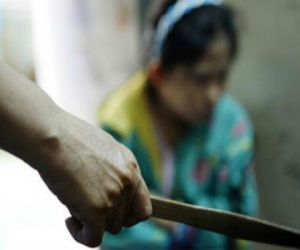 Vây bắt người chồng đâm vợ còn quay lại kiểm tra đã chết chưa