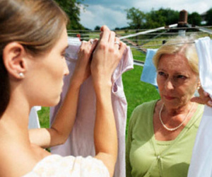 Con dâu mang bầu vẫn bị mẹ chồng tát cháy má