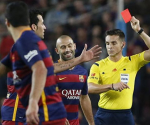 Mascherano đối mặt với án treo giò 4 trận vì chửi trọng tài