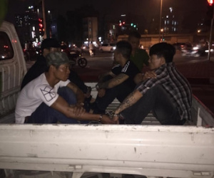 141 bắt "sống" 4 nam, 1 nữ giấu vũ khí và ma túy trên ô tô