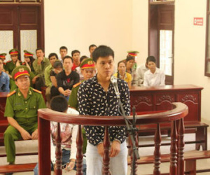 2 nhóm thanh niên đánh chém nhau kinh hoàng vì cái "nhìn đểu"