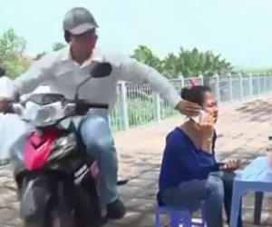 Clip: Gần 21.000 lượt share về “Kỹ năng xử lý khi bị giật điện thoại”