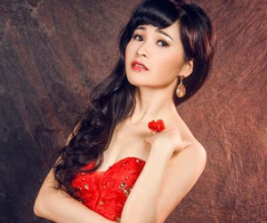 Đằng sau cuộc sống xa hoa của "ca sĩ nhà trăm tỉ" Trang Nhung
