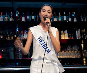 Thúy Vân tự tin hát live "My Vietnam" tại Hoa hậu quốc tế 2015