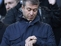 Lạ thay, Abramovich vẫn ưu ái Mourinho dù kết quả bết bát