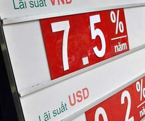 Lãi suất giằng co từ trên xuống dưới