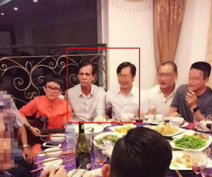 Bố Hồ Ngọc Hà thân thiết bên cạnh "người tình tin đồn" của con gái