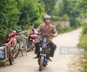 Chiếc áo đẫm mồ hôi và sự vất vả của Công Lý
