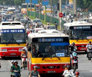 Hà Nội lại đề xuất tăng xe buýt để giảm ùn tắc