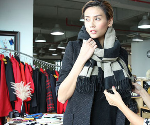 Hoàng Yến trình diễn cho IVY moda Fashion mặc dù đã tuyên bố giải nghệ