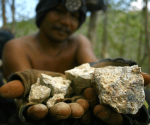 Sập mỏ vàng ở Indonesia, 3 người chết