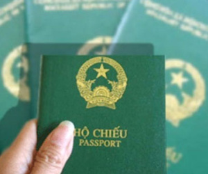 Trẻ dưới 9 tuổi được chung hộ chiếu với bố mẹ